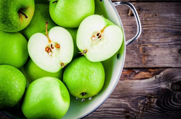فوائد الصحیة و خصائص التفاح 